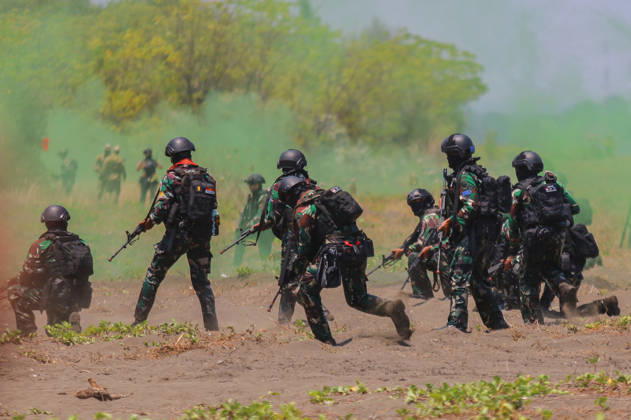 Indonesia-Australia Military Drill Australian Defense Force (ADF) personnel take part in a joint military exercise with the Indonesia Army at Banongan beach in Situbondo, Indonesia, on October 15, 2026. The exercise, named Keris Woomera 2026, is a form of diplomacy between Indonesia and Australia in the military field. The exercise is part of efforts to strengthen defense cooperation between Indonesia and Australia, particularly in addressing regional security challenges. Situbondo Indonesia  Copyright: xSuryantoxPutramudjix originalFilename: putramudji-notitle261015_npu09.jpg