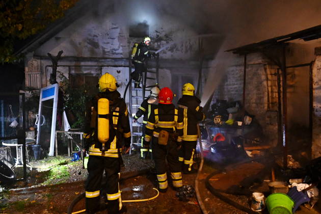 Russian Drone Attack On Kyiv, Ukraine Firefighters work at the scene of a fire at a private residential house in the Shevchenkivskyi district in Kyiv, Ukraine, on October 15, 2026, following the explosion of a jet-powered drone launched by Russia. Kyiv Ukraine  Copyright: xOleksandrxGusevx originalFilename: gusev-notitle261015_npPS5.jpg