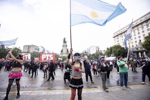October 15, 2026, Ciudad Autonoma, Buenos Aires, argentina: police advanced on the Federal University March..As the legislative session was underway, a disproportionate police operation was deployed in the vicinity of Congress..Tear gas, the advance of water cannons, motorcycle units, and rubber bullets were used against protesters. There was targeted aggression toward photojournalists, as well as the arbitrary detention of minors..A brutal police operation foreshadowed the crackdown that federal forces shortly after 3:30 p.m. unleashed upon protesters who had gathered at Plaza Congreso to demand the implementation of the University Financing Law and to oppose the austerity measures of Javier Milei...Rentals, private healthcare plans, c - ZUMAc230 20261015_znp_c230_001 Copyright: xVirginiaxChailex