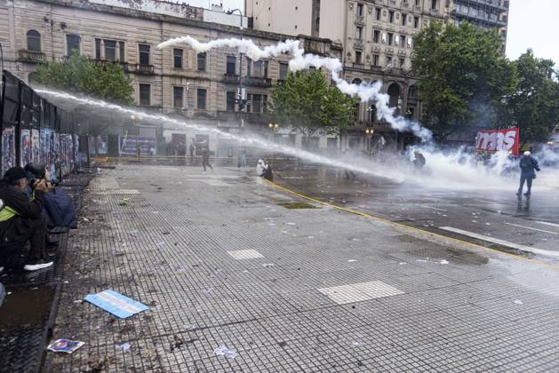October 15, 2026, Ciudad Autonoma, Buenos Aires, argentina: police advanced on the Federal University March..As the legislative session was underway, a disproportionate police operation was deployed in the vicinity of Congress..Tear gas, the advance of water cannons, motorcycle units, and rubber bullets were used against protesters. There was targeted aggression toward photojournalists, as well as the arbitrary detention of minors..A brutal police operation foreshadowed the crackdown that federal forces shortly after 3:30 p.m. unleashed upon protesters who had gathered at Plaza Congreso to demand the implementation of the University Financing Law and to oppose the austerity measures of Javier Milei...Rentals, private healthcare plans, c - ZUMAc230 20261015_znp_c230_017 Copyright: xVirginiaxChailex