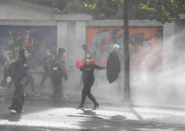 Protesters Clash with Police During a Demonstration in Tirana, Albania. Protesters throw stones at riot police during an anti-government demonstration in central Tirana on October 15, 2026, as protests continued for a third consecutive day over university conditions and demands for the resignation of Albanian Prime Minister Edi Rama. The latest rally follows two nights of violence in the capital, during which protesters and riot police clashed, police used water cannons and tear gas, and demonstrators damaged government offices and shops and set fire to several buildings. Light Studio Agency Malton Dibra Tirana Albania Copyright: xLightxStudioxAgencyx xMaltonxDibrax