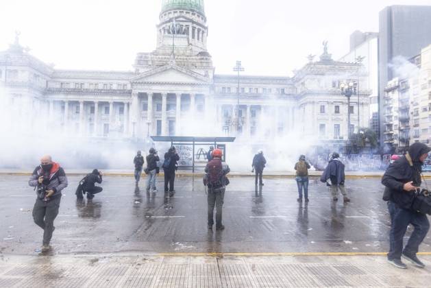 October 15, 2026, Ciudad Autonoma, Buenos Aires, argentina: police advanced on the Federal University March..As the legislative session was underway, a disproportionate police operation was deployed in the vicinity of Congress..Tear gas, the advance of water cannons, motorcycle units, and rubber bullets were used against protesters. There was targeted aggression toward photojournalists, as well as the arbitrary detention of minors..A brutal police operation foreshadowed the crackdown that federal forces shortly after 3:30 p.m. unleashed upon protesters who had gathered at Plaza Congreso to demand the implementation of the University Financing Law and to oppose the austerity measures of Javier Milei...Rentals, private healthcare plans, c - ZUMAc230 20261015_znp_c230_026 Copyright: xVirginiaxChailex