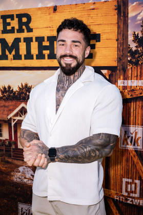 Rene Hildebrand at the premiere of Season 2 of the reality TV show *Der Promihof* at the Gertrudenhof adventure farm in Hürth, October 14, 2026 Foto:xT.xNgox xFuturexImagex promihof_6010