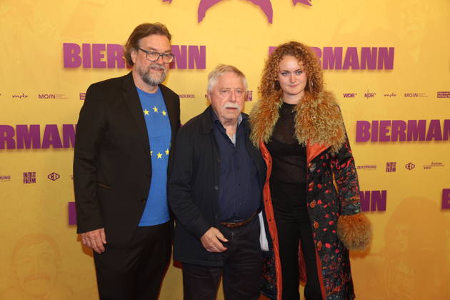 Jens Meurer, Wolf Biermann, and a guest at the premiere of the documentary *Biermann* at Kino International in Berlin, October 15, 2026 Copyright: xAgenturxMatthiasxWehnertx xM.xGränzdörferx