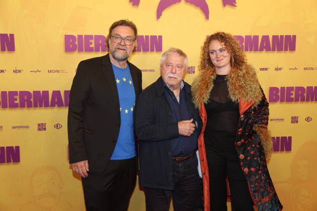 Jens Meurer, Wolf Biermann, and a guest at the premiere of the documentary *Biermann* at Kino International in Berlin, October 15, 2026 Copyright: xAgenturxMatthiasxWehnertx xM.xGränzdörferx