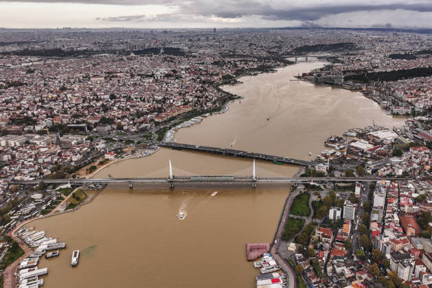 Heavy rain turns Istanbul’s coastal waters brown ISTANBUL, TURKIYE - OCTOBER 16: An aerial view of the brown-colored waters along parts of the Bosphorus and the Golden Horn in Istanbul, Turkiye, following heavy rainfall, on October 16, 2026. Hakan Akgun Anadolu Istanbul Turkey. Editorial use only. Please get in touch for any other usage.  Copyright: x2026xAnadoluxHakanxAkgunx
