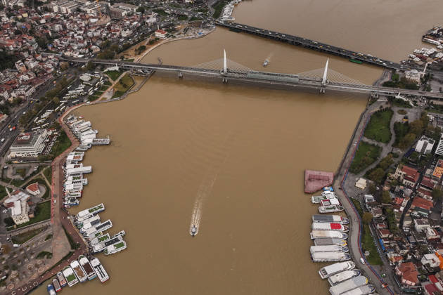 Heavy rain turns Istanbul’s coastal waters brown ISTANBUL, TURKIYE - OCTOBER 16: An aerial view of the brown-colored waters along parts of the Bosphorus and the Golden Horn in Istanbul, Turkiye, following heavy rainfall, on October 16, 2026. Hakan Akgun Anadolu Istanbul Turkey. Editorial use only. Please get in touch for any other usage.  Copyright: x2026xAnadoluxHakanxAkgunx