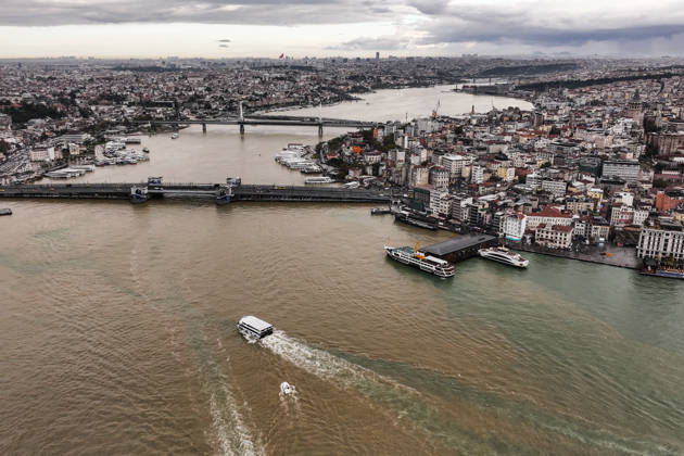 Heavy rain turns Istanbul’s coastal waters brown ISTANBUL, TURKIYE - OCTOBER 16: An aerial view of the brown-colored waters along parts of the Bosphorus and the Golden Horn in Istanbul, Turkiye, following heavy rainfall, on October 16, 2026. Hakan Akgun Anadolu Istanbul Turkey. Editorial use only. Please get in touch for any other usage.  Copyright: x2026xAnadoluxHakanxAkgunx