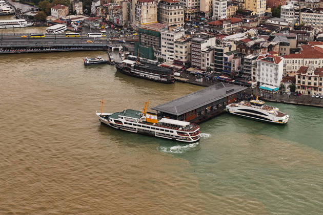 Heavy rain turns Istanbul’s coastal waters brown ISTANBUL, TURKIYE - OCTOBER 16: An aerial view of the brown-colored waters along parts of the Bosphorus and the Golden Horn in Istanbul, Turkiye, following heavy rainfall, on October 16, 2026. Hakan Akgun Anadolu Istanbul Turkey. Editorial use only. Please get in touch for any other usage.  Copyright: x2026xAnadoluxHakanxAkgunx