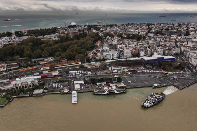 Heavy rain turns Istanbul’s coastal waters brown ISTANBUL, TURKIYE - OCTOBER 16: An aerial view of the brown-colored waters along parts of the Bosphorus and the Golden Horn in Istanbul, Turkiye, following heavy rainfall, on October 16, 2026. Hakan Akgun Anadolu Istanbul Turkey. Editorial use only. Please get in touch for any other usage.  Copyright: x2026xAnadoluxHakanxAkgunx