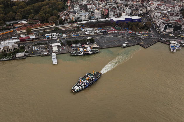 Heavy rain turns Istanbul’s coastal waters brown ISTANBUL, TURKIYE - OCTOBER 16: An aerial view of the brown-colored waters along parts of the Bosphorus and the Golden Horn in Istanbul, Turkiye, following heavy rainfall, on October 16, 2026. Hakan Akgun Anadolu Istanbul Turkey. Editorial use only. Please get in touch for any other usage.  Copyright: x2026xAnadoluxHakanxAkgunx