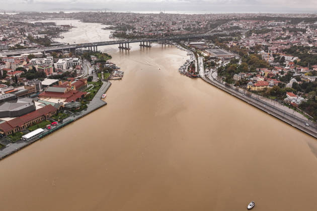 Heavy rain turns Istanbul’s coastal waters brown ISTANBUL, TURKIYE - OCTOBER 16: An aerial view of the brown-colored waters along parts of the Bosphorus and the Golden Horn in Istanbul, Turkiye, following heavy rainfall, on October 16, 2026. Hakan Akgun Anadolu Istanbul Turkey. Editorial use only. Please get in touch for any other usage.  Copyright: x2026xAnadoluxHakanxAkgunx