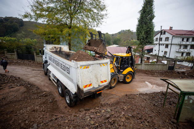 Landslide damages homes in Turkiye s Sakarya SAKARYA, TURKIYE - OCTOBER 16: Homes are damaged by a landslide and mud and rock debris carried by floodwaters following heavy rainfall in Karasu district of Sakarya, Turkiye, on October 16, 2026. Ibrahim Yozoglu Anadolu Sakarya Turkey. Editorial use only. Please get in touch for any other usage.  Copyright: x2026xAnadoluxIbrahimxYozoglux