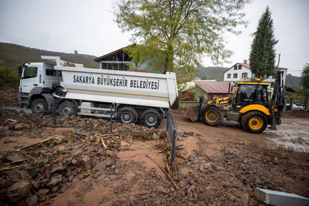 Landslide damages homes in Turkiye s Sakarya SAKARYA, TURKIYE - OCTOBER 16: Homes are damaged by a landslide and mud and rock debris carried by floodwaters following heavy rainfall in Karasu district of Sakarya, Turkiye, on October 16, 2026. Ibrahim Yozoglu Anadolu Sakarya Turkey. Editorial use only. Please get in touch for any other usage.  Copyright: x2026xAnadoluxIbrahimxYozoglux