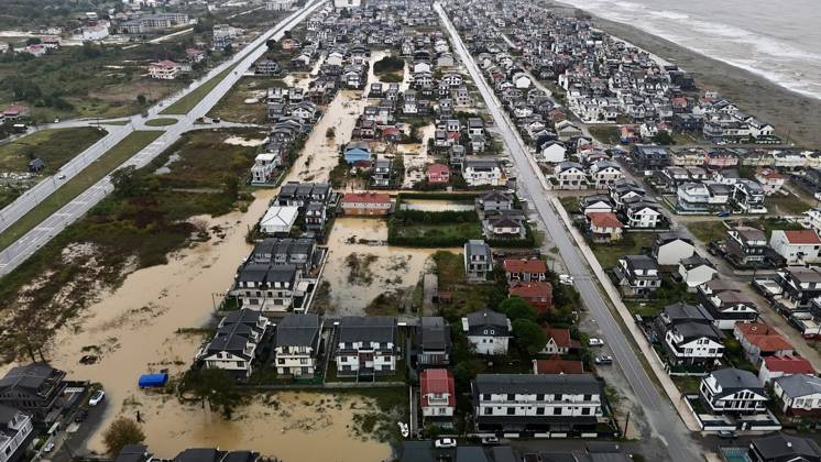 Heavy rain causes flooding in Turkiye s Sakarya SAKARYA, TURKIYE - OCTOBER 16: An aerial view of Alandere neighborhood in Kocaali district of Sakarya, Turkiye, where parts of the area are submerged in water following heavy rainfall, on October 16, 2026. Davut Genc Anadolu Sakarya Turkey. Editorial use only. Please get in touch for any other usage.  Copyright: x2026xAnadoluxDavutxGencx
