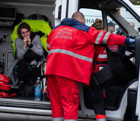 Drone attack on street market in Kharkiv kills 2, injures 13 KHARKIV, UKRAINE - OCTOBER 16: A woman sits inside an ambulance as emergency medical personnel provide assistance following a drone attack on a street market in Kharkiv, Ukraine, on October 16, 2026. The attack killed two people and injured 13 others. Carlo Bravo Anadolu Kharkiv Ukraine. Editorial use only. Please get in touch for any other usage.  Copyright: x2026xAnadoluxCarloxBravox