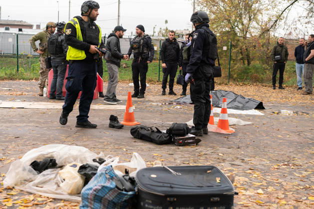 Drone attack on street market in Kharkiv kills 2, injures 13 KHARKIV, UKRAINE - OCTOBER 16: Police officers, Red Cross medics and military explosives specialists respond to the scene of a drone attack on a street market in Kharkiv, Ukraine, on October 16, 2026. The attack killed two people and injured 13 others. Carlo Bravo Anadolu Kharkiv Ukraine. Editorial use only. Please get in touch for any other usage.  Copyright: x2026xAnadoluxCarloxBravox