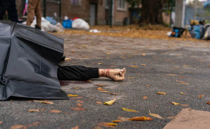 Drone attack on street market in Kharkiv kills 2, injures 13 KHARKIV, UKRAINE - OCTOBER 16: (EDITORS NOTE: Image depicts death) The body of a victim lies partially covered at the scene of a drone attack on a street market in Kharkiv, Ukraine, on October 16, 2026. The attack killed two people and injured 13 others. Carlo Bravo Anadolu Kharkiv Ukraine. Editorial use only. Please get in touch for any other usage.  Copyright: x2026xAnadoluxCarloxBravox