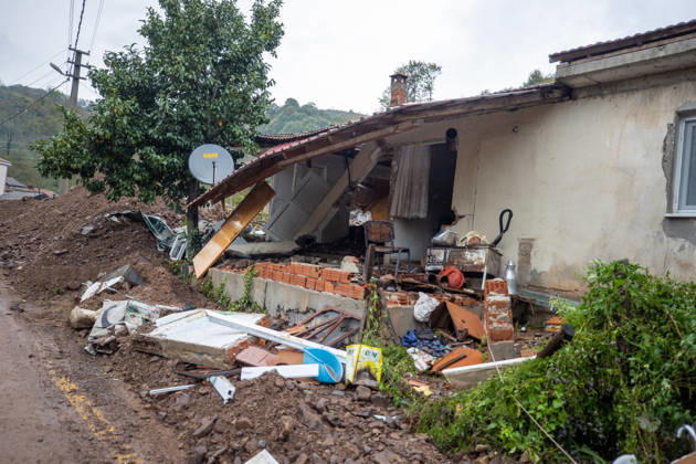 Landslide damages homes in Turkiye s Sakarya SAKARYA, TURKIYE - OCTOBER 16: Homes are damaged by a landslide and mud and rock debris carried by floodwaters following heavy rainfall in Karasu district of Sakarya, Turkiye, on October 16, 2026. Ibrahim Yozoglu Anadolu Sakarya Turkey. Editorial use only. Please get in touch for any other usage.  Copyright: x2026xAnadoluxIbrahimxYozoglux