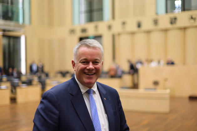 Bundesrat, October 16, 2025, Germany, Berlin, Bundesrat, 1069th Session, with Minister-President Markus Söder, portrait, Minister-President Manuela Schwesig, gestures, Minister-President Gordon Schnieder (CDU, Rhineland-Palatinate), Minister-President Hendrik Wüst (CDU, North Rhine-Westphalia), Berlin, Berlin, Germany