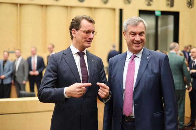 Bundesrat, October 16, 2025, Germany, Berlin, Bundesrat, 1069th Session, with Minister-President Markus Söder, portrait, Minister-President Manuela Schwesig, gestures, Minister-President Gordon Schnieder (CDU, Rhineland-Palatinate), Minister-President Hendrik Wüst (CDU, North Rhine-Westphalia), Berlin, Berlin, Germany