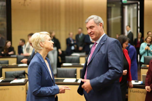 Bundesrat, October 16, 2025, Germany, Berlin, Bundesrat, 1069th Session, with Minister-President Markus Söder, portrait, Minister-President Manuela Schwesig, gestures, Minister-President Gordon Schnieder (CDU, Rhineland-Palatinate), Minister-President Hendrik Wüst (CDU, North Rhine-Westphalia), Berlin, Berlin, Germany