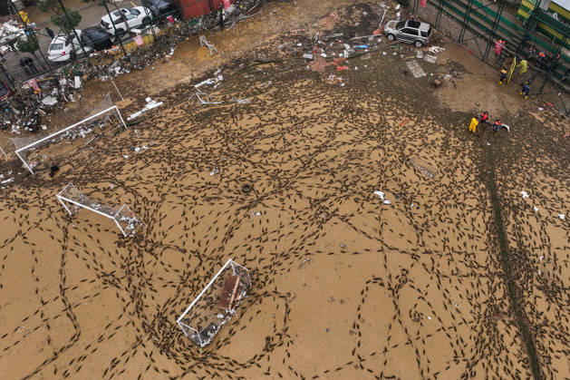 Aftermath of heavy rain in Istanbul ISTANBUL, TURKIYE - OCTOBER 16: An aerial view of mud-covered football fields and ongoing cleanup efforts at Ayazaga Sports Facilities in Istanbul, Turkiye, on October 16, 2026. Cleanup operations continue in areas affected by flooding and heavy rainfall that struck the city on October 14. Hakan Akgun Anadolu Istanbul Turkey. Editorial use only. Please get in touch for any other usage.  Copyright: x2026xAnadoluxHakanxAkgunx