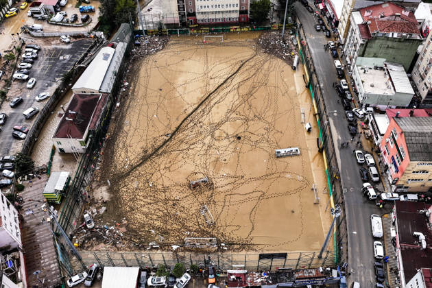 Aftermath of heavy rain in Istanbul ISTANBUL, TURKIYE - OCTOBER 16: An aerial view of mud-covered football fields and ongoing cleanup efforts at Ayazaga Sports Facilities in Istanbul, Turkiye, on October 16, 2026. Cleanup operations continue in areas affected by flooding and heavy rainfall that struck the city on October 14. Hakan Akgun Anadolu Istanbul Turkey. Editorial use only. Please get in touch for any other usage.  Copyright: x2026xAnadoluxHakanxAkgunx