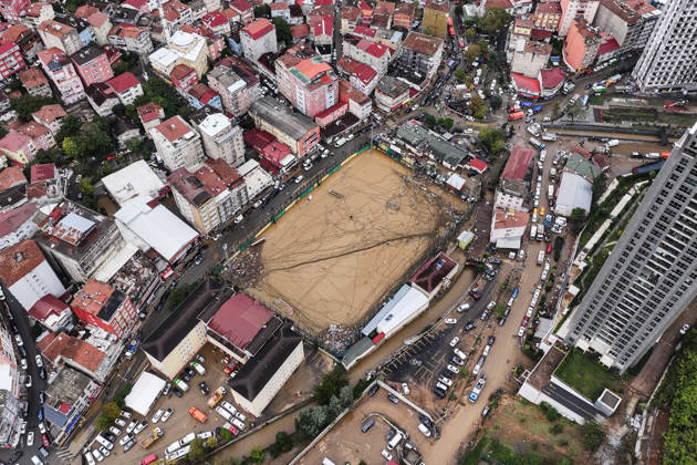 Aftermath of heavy rain in Istanbul ISTANBUL, TURKIYE - OCTOBER 16: An aerial view of mud-covered football fields and ongoing cleanup efforts at Ayazaga Sports Facilities in Istanbul, Turkiye, on October 16, 2026. Cleanup operations continue in areas affected by flooding and heavy rainfall that struck the city on October 14. Hakan Akgun Anadolu Istanbul Turkey. Editorial use only. Please get in touch for any other usage.  Copyright: x2026xAnadoluxHakanxAkgunx