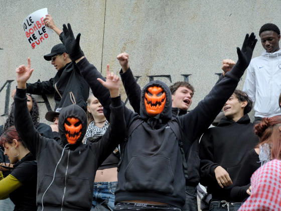 IPA89758490 - Turin, October 16, 2026: Student protests calling for funding for schools, not for war  Copyright: xCostantinoxSergix xCostantinoxSergix IPA89758490