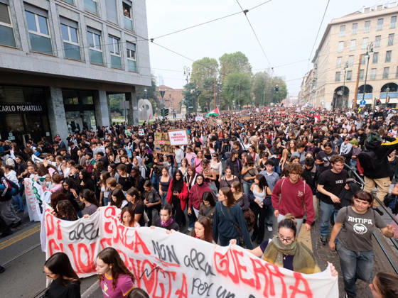 IPA89758468 - Turin, October 16, 2026: Student protests calling for funding for schools, not for war  Copyright: xCostantinoxSergix xCostantinoxSergix IPA89758468