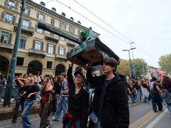 IPA89758508 - Turin, October 16, 2026: Student protests calling for funding for schools, not for war  Copyright: xCostantinoxSergix xCostantinoxSergix IPA89758508