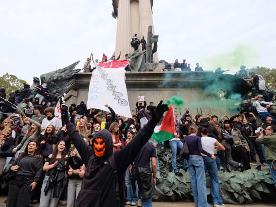 IPA89758557 - Turin, October 16, 2026: Student protests calling for funding for schools, not for war  Copyright: xCostantinoxSergix xCostantinoxSergix IPA89758557