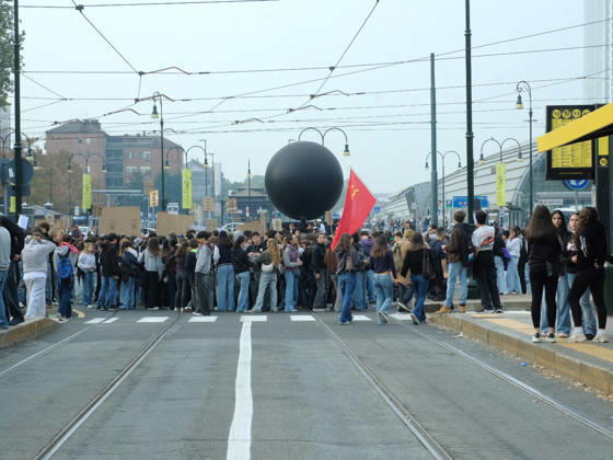 IPA89758423 - Turin, October 16, 2026: Student protests calling for funding for schools, not for war  Copyright: xCostantinoxSergix xCostantinoxSergix IPA89758423