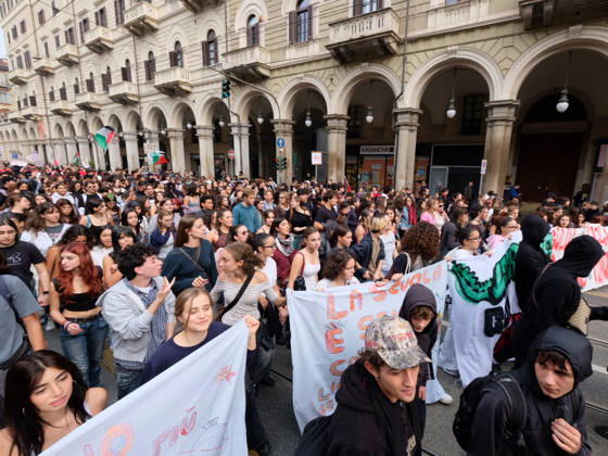 IPA89758466 - Turin, October 16, 2026: Student protests calling for funding for schools, not for war  Copyright: xCostantinoxSergix xCostantinoxSergix IPA89758466