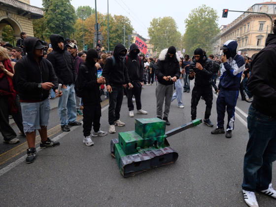 IPA89758511 - Turin, October 16, 2026: Student protests calling for funding for schools, not for war  Copyright: xCostantinoxSergix xCostantinoxSergix IPA89758511