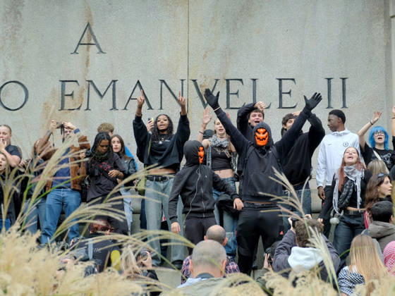 IPA89758487 - Turin, October 16, 2026: Student protests calling for funding for schools, not for war  Copyright: xCostantinoxSergix xCostantinoxSergix IPA89758487