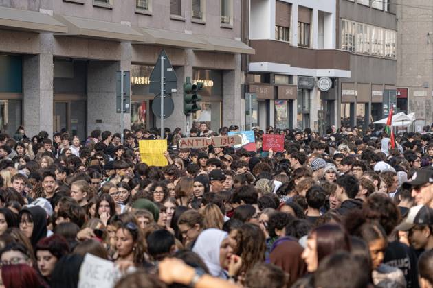 IPA89759939 - Milan, October 16, 26, Largo Cairoli, No One Is a Stranger Student Strike  Copyright: xGiuliaxSciaccax xGiuliaxSciaccax IPA89759939