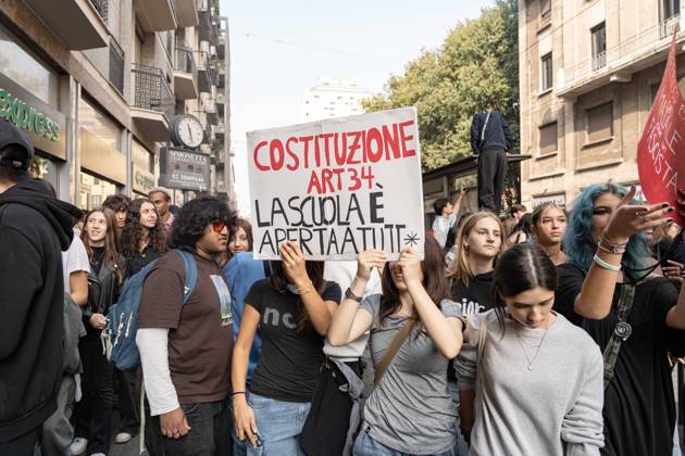 IPA89759946 - Milan, October 16, 26, Largo Cairoli, No One Is a Stranger Student Strike  Copyright: xGiuliaxSciaccax xGiuliaxSciaccax IPA89759946