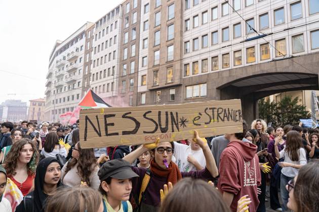 IPA89759932 - Milan, October 16, 26, Largo Cairoli, Student Strike: No One Is a Stranger  Copyright: xGiuliaxSciaccax xGiuliaxSciaccax IPA89759932