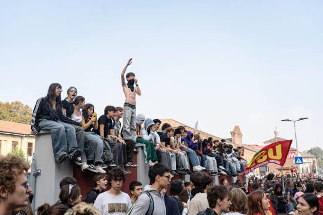 IPA89759963 - Milan, October 16, 26, Largo Cairoli, No One Is a Stranger Student Strike The march ends with the occupation of the building next to the Festa del Perdono State University campus in Sforza  Copyright: xGiuliaxSciaccax xGiuliaxSciaccax IPA89759963