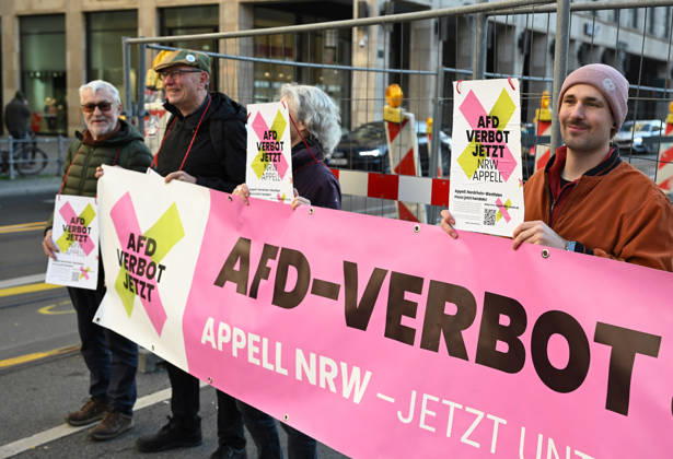 Rally calling for an AfD ban in Berlin BERLIN, GERMANY - OCTOBER 16: People take part in a rally near the Bundesrat calling for proceedings to ban the far-right Alternative for Germany (AfD) party and urge North Rhine-Westphalia Minister-President Hendrik Wüst to support their demand, as he is set to be elected President of the Bundesrat that day, in Berlin, Germany, on 16 October 2026. The rally is organized by the alliance NRW Appeal: AfD Ban Now, which reportedly collected more than 120,000 signatures in support of an AfD ban in North Rhine-Westphalia and is urging the Bundesrat to initiate proceedings before the Federal Constitutional Court to ban the party. Volodymyr Sindieiev Anadolu Berlin Germany. Editorial use only. Please get  Copyright: x2026xAnadoluxVolodymyrxSindieievx