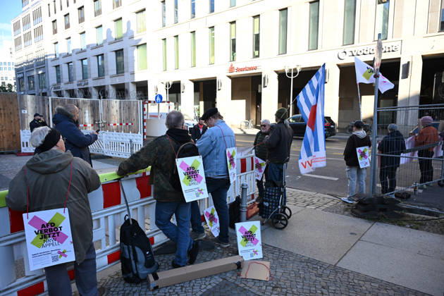 Rally calling for an AfD ban in Berlin BERLIN, GERMANY - OCTOBER 16: People take part in a rally near the Bundesrat calling for proceedings to ban the far-right Alternative for Germany (AfD) party and urge North Rhine-Westphalia Minister-President Hendrik Wüst to support their demand, as he is set to be elected President of the Bundesrat that day, in Berlin, Germany, on 16 October 2026. The rally is organized by the alliance NRW Appeal: AfD Ban Now, which reportedly collected more than 120,000 signatures in support of an AfD ban in North Rhine-Westphalia and is urging the Bundesrat to initiate proceedings before the Federal Constitutional Court to ban the party. Volodymyr Sindieiev Anadolu Berlin Germany. Editorial use only. Please get  Copyright: x2026xAnadoluxVolodymyrxSindieievx