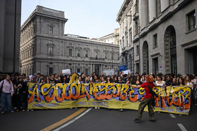 Nationwide school strike in Milan MILAN, ITALY - OCTOBER 16: Students take part in a demonstration during a nationwide school strike in Milan, Italy, on October 16, 2026. Protesters oppose the government s education policies and measures they consider discriminatory towards students of foreign origin, also highlighting demands for higher wages and an end to precarious employment in schools. Piero Cruciatti Anadolu Milan Italy. Editorial use only. Please get in touch for any other usage.  Copyright: x2026xAnadoluxPieroxCruciattix