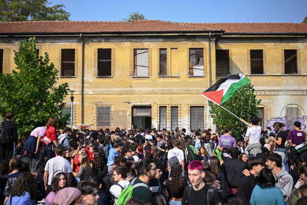 Nationwide school strike in Milan MILAN, ITALY - OCTOBER 16: Students peacefully occupy the ex morgue in via Sforza during a nationwide school strike in Milan, Italy, on October 16, 2026. Protesters oppose the government s education policies and measures they consider discriminatory towards students of foreign origin, also highlighting demands for higher wages and an end to precarious employment in schools. Piero Cruciatti Anadolu Milan Italy. Editorial use only. Please get in touch for any other usage.  Copyright: x2026xAnadoluxPieroxCruciattix