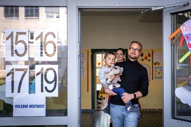 TOP 09 Chairman Matej Ondrej Havel with his family arrive to cast their vote in the second round of the Senate elections in the Hradec Kralove district, in Hradec Kralove, Hradec Kralove Region, Czech republic on October 16, 2026. (CTKxPhoto DavidxTanecek) CTKPhotoP2026101605234 CTKPhotoP2026101605234