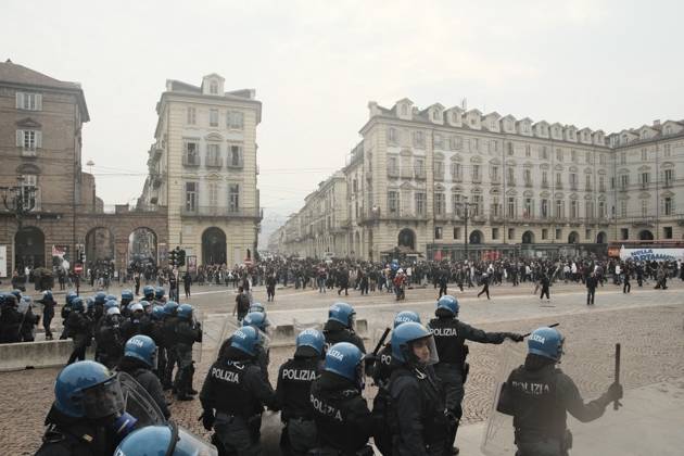 October 16, 2026, Turin, Italy: TURIN, ITALY, OCTOBER 16, 2026: Students demonstrate against deteriorating school buildings, insufficient education funding and job insecurity, calling for greater investment in education rather than military spending. Clashes break out in Piazza Castello, where police use water cannons and charge demonstrators. Earlier along the route, teachers link arms between students and police to prevent confrontation. Turin Italy - ZUMAq101 20261016_zna_q101_133 Copyright: xJulianxNelajx