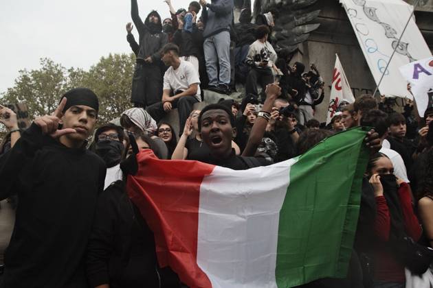 October 16, 2026, Turin, Italy: TURIN, ITALY, OCTOBER 16, 2026: Students demonstrate against deteriorating school buildings, insufficient education funding and job insecurity, calling for greater investment in education rather than military spending. Clashes break out in Piazza Castello, where police use water cannons and charge demonstrators. Earlier along the route, teachers link arms between students and police to prevent confrontation. Turin Italy - ZUMAq101 20261016_zna_q101_132 Copyright: xJulianxNelajx