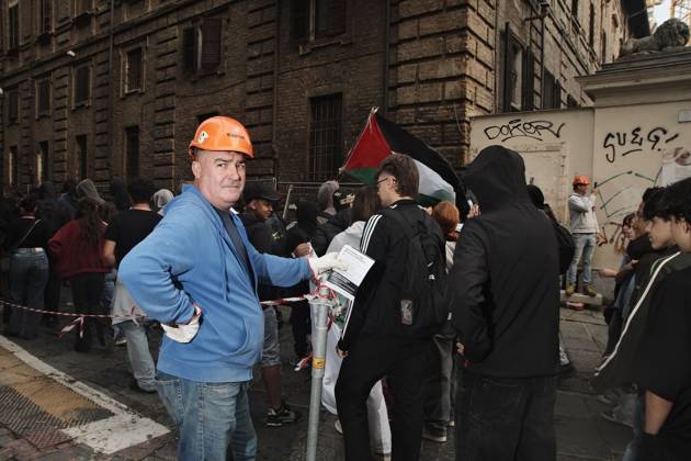 October 16, 2026, Turin, Italy: TURIN, ITALY, OCTOBER 16, 2026: Students demonstrate against deteriorating school buildings, insufficient education funding and job insecurity, calling for greater investment in education rather than military spending. Clashes break out in Piazza Castello, where police use water cannons and charge demonstrators. Earlier along the route, teachers link arms between students and police to prevent confrontation. Turin Italy - ZUMAq101 20261016_zna_q101_140 Copyright: xJulianxNelajx