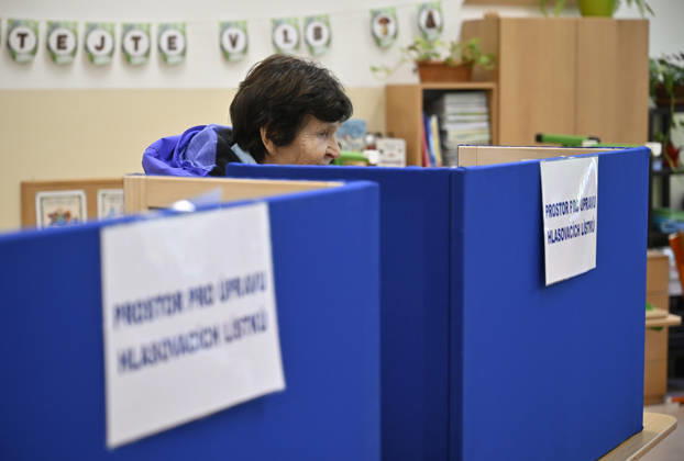 A voter cast her vote in the second round of the Senate elections in Zlin, Zlin Region, Czech republic on October 16, 2026. (CTKxPhoto DaliborxGluck) CTKPhotoP2026101605491  CTKPhotoP2026101605491
